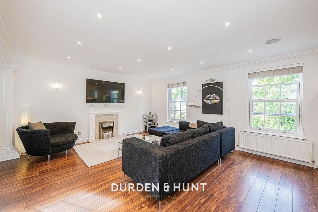Property photo 2 of 35 Theydon-32.Jpg
