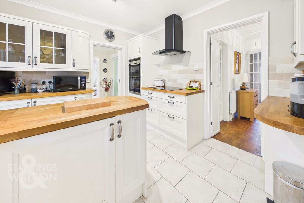 Property photo 3 of 21