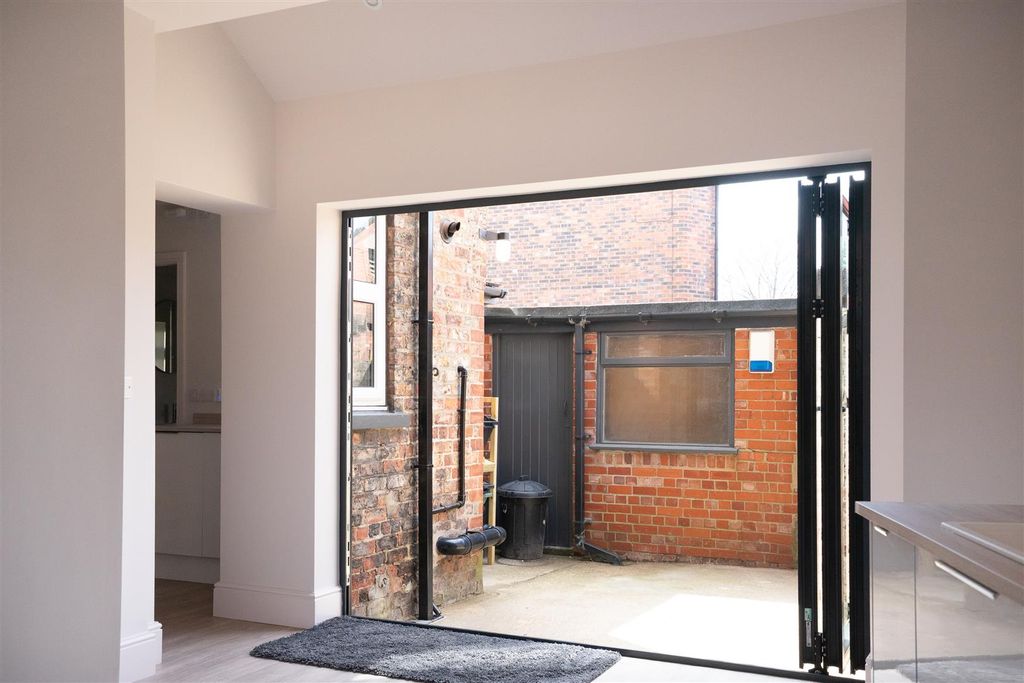 Property photo 3 of 13 60 BT-11.Jpg