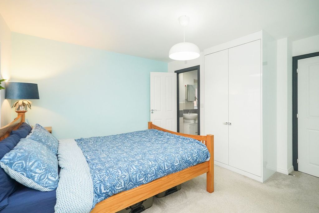 Property photo 3 of 27