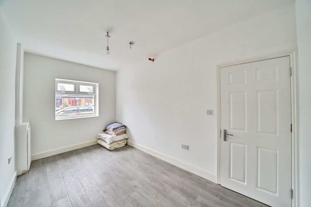 Property photo 2 of 17 Photo
