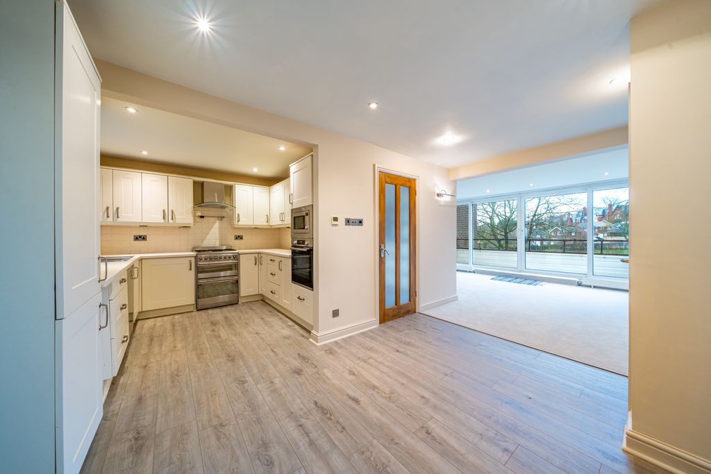 Property photo 3 of 27