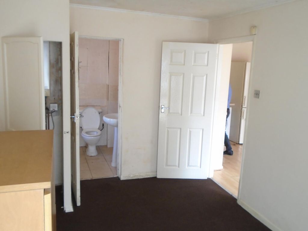 Property photo 1 of 5 Bathroom