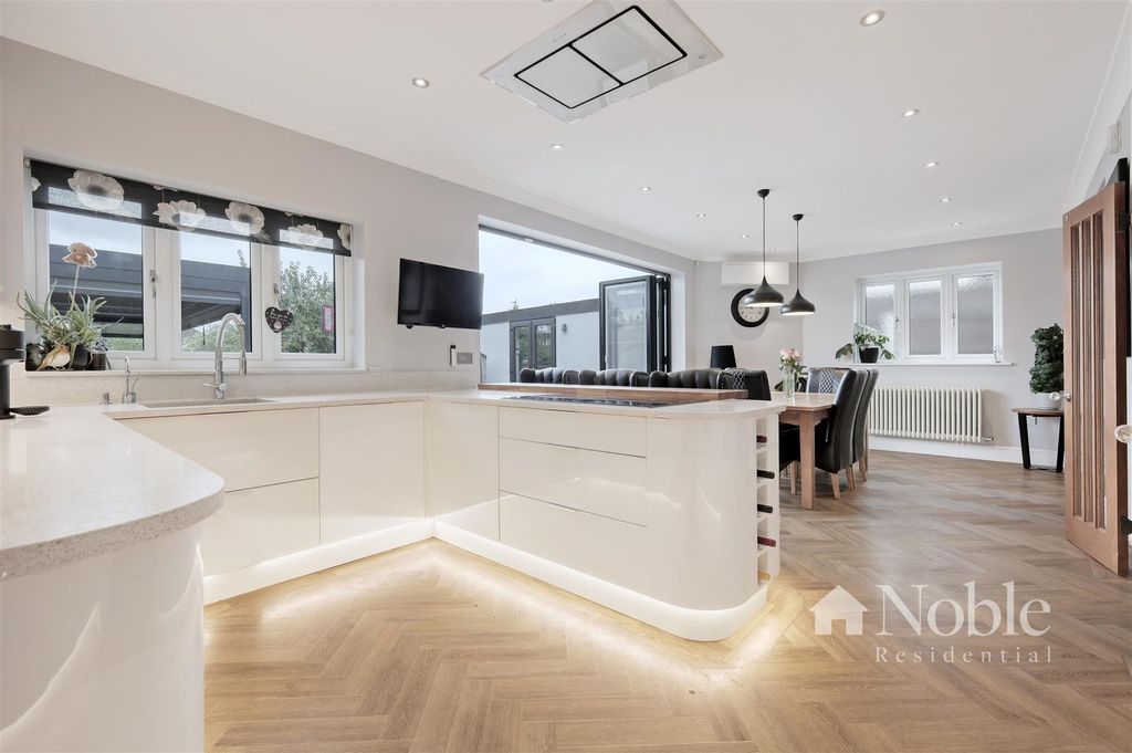 Property photo 2 of 29 Open Plan Lounge/Kitchen/Dinning Area
