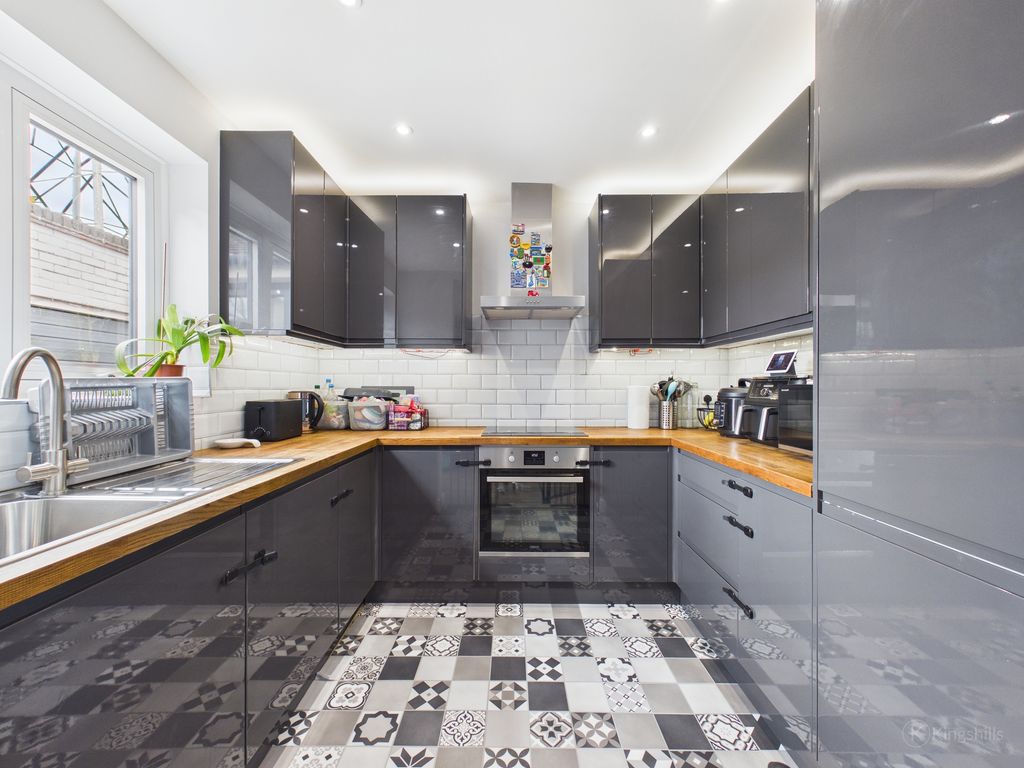 Property photo 2 of 16 Cam02119G0-Pr0566-Still005