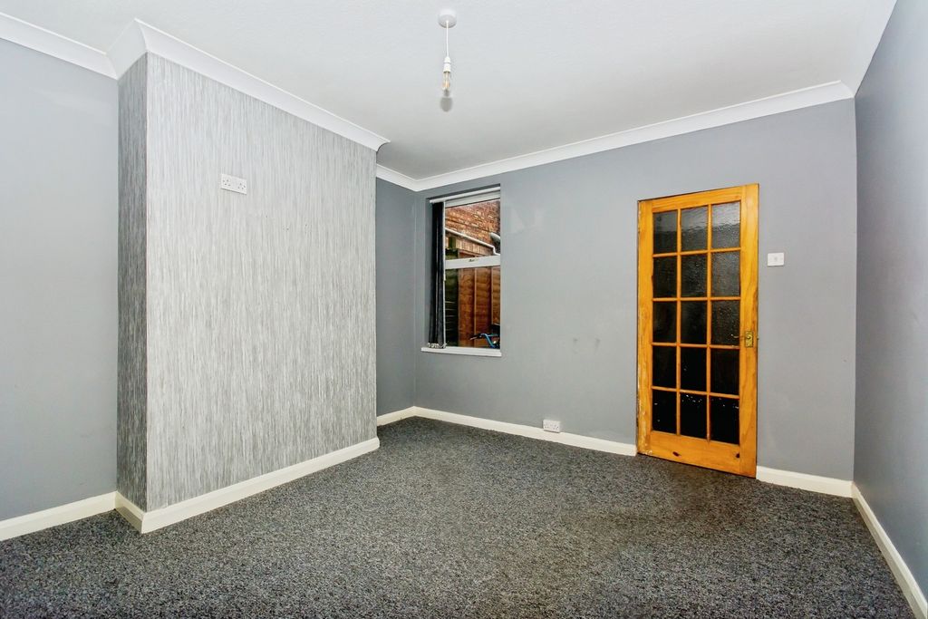 Property photo 3 of 16 Photo