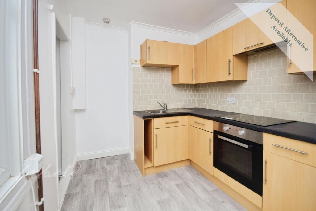 Property photo 2 of 11 Kitchen