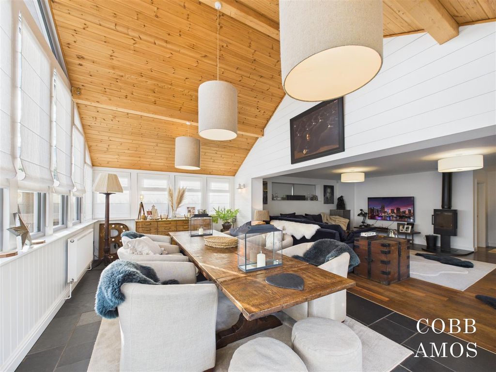 Property photo 3 of 43 Cam02803G0-Pr0238-Still001.Jpg