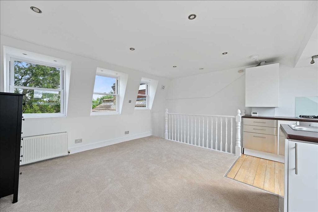 Property photo 3 of 9 Kitchen/Dining Room