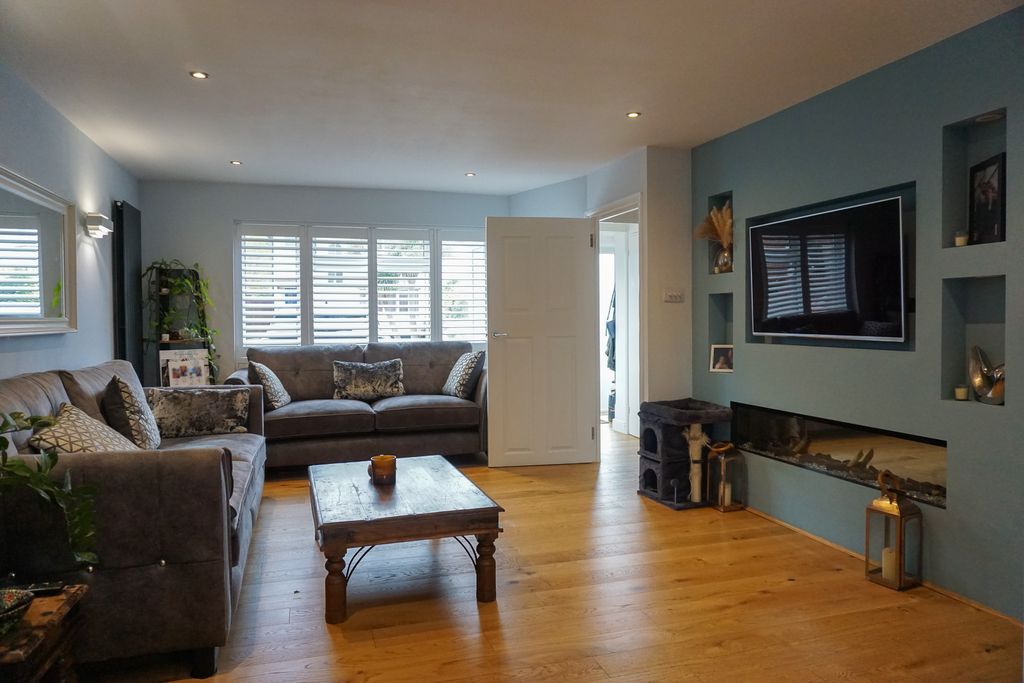 Property photo 2 of 26 Lounge