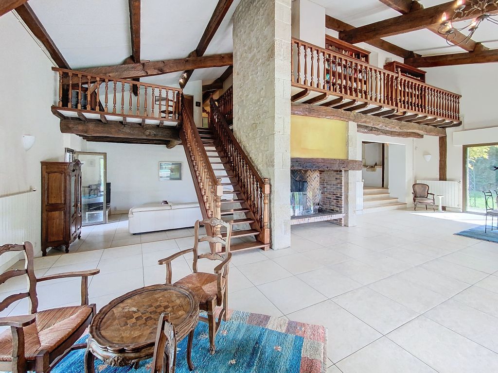 Property photo 2 of 23