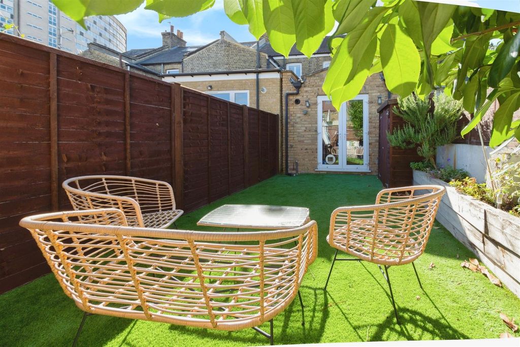 Property photo 3 of 17 Stanley Road