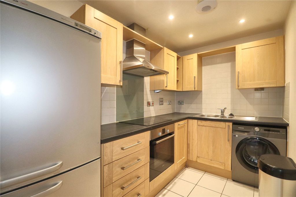 Property photo 2 of 9 Picture No. 17