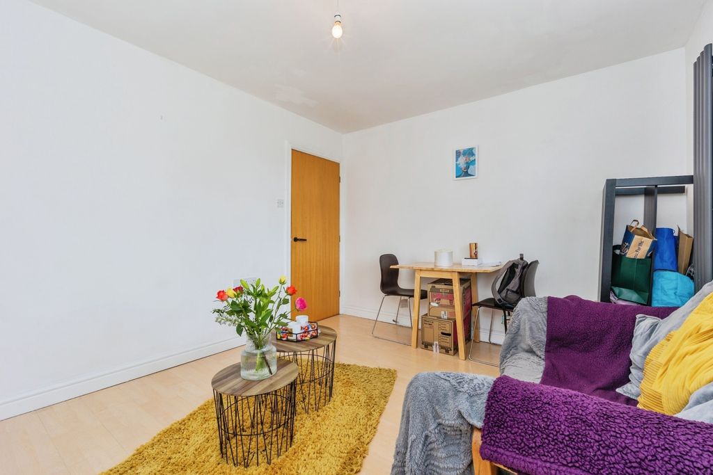 Property photo 3 of 16 Pbox-Img.Jpg