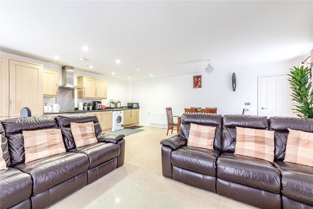 Property photo 2 of 15 Picture No. 13