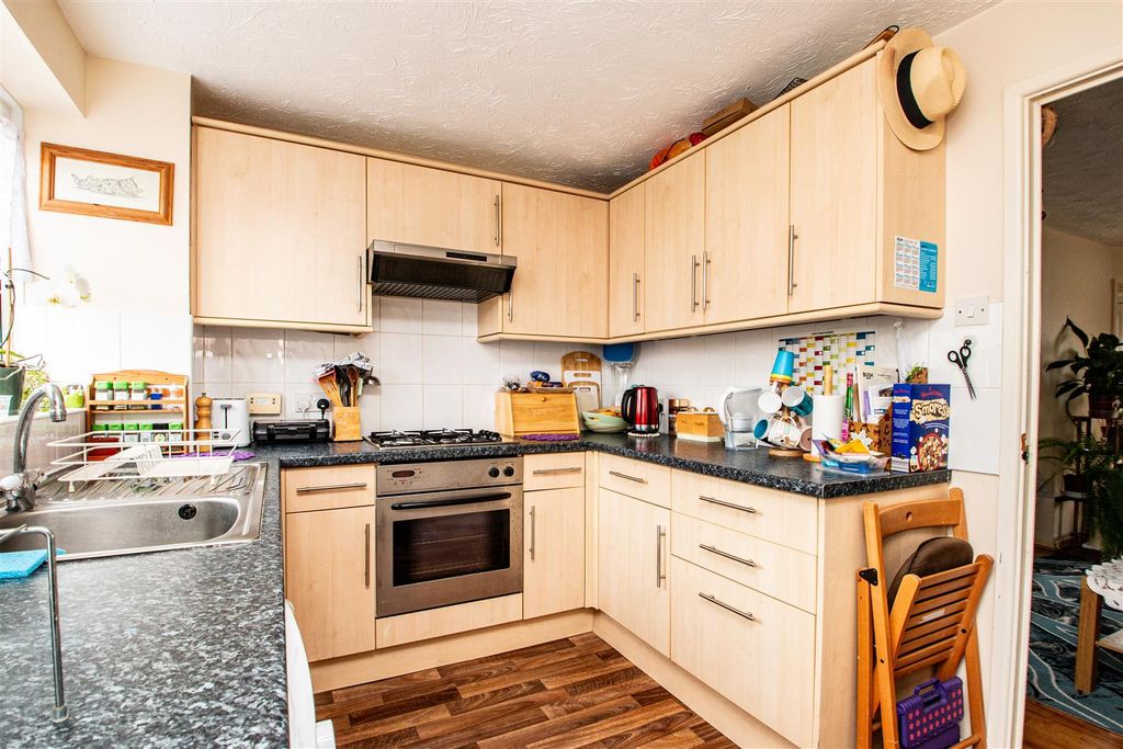 Property photo 2 of 6 3Ban_1.Jpg