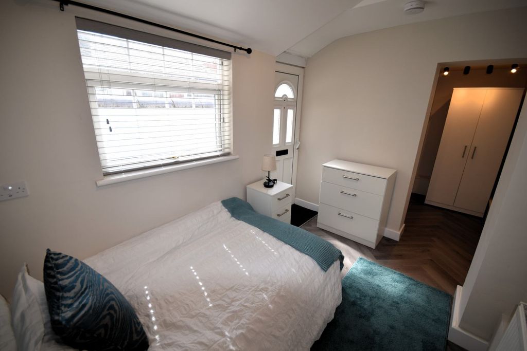 Property photo 3 of 5 48d72d591E1315F447397Ff40B36766A