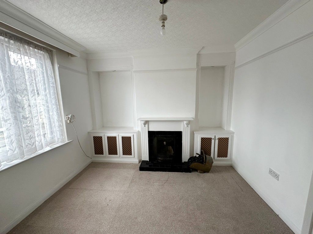 Property photo 3 of 10 Living Room