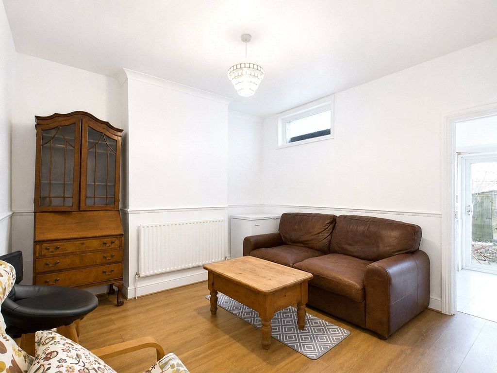 Property photo 3 of 16 House To Rent