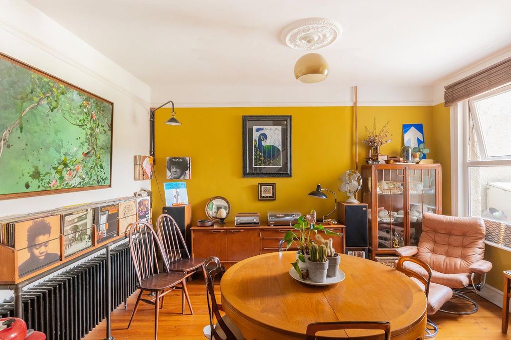 Property photo 1 of 26 0M4Ptse - Dining Room B.Jpg