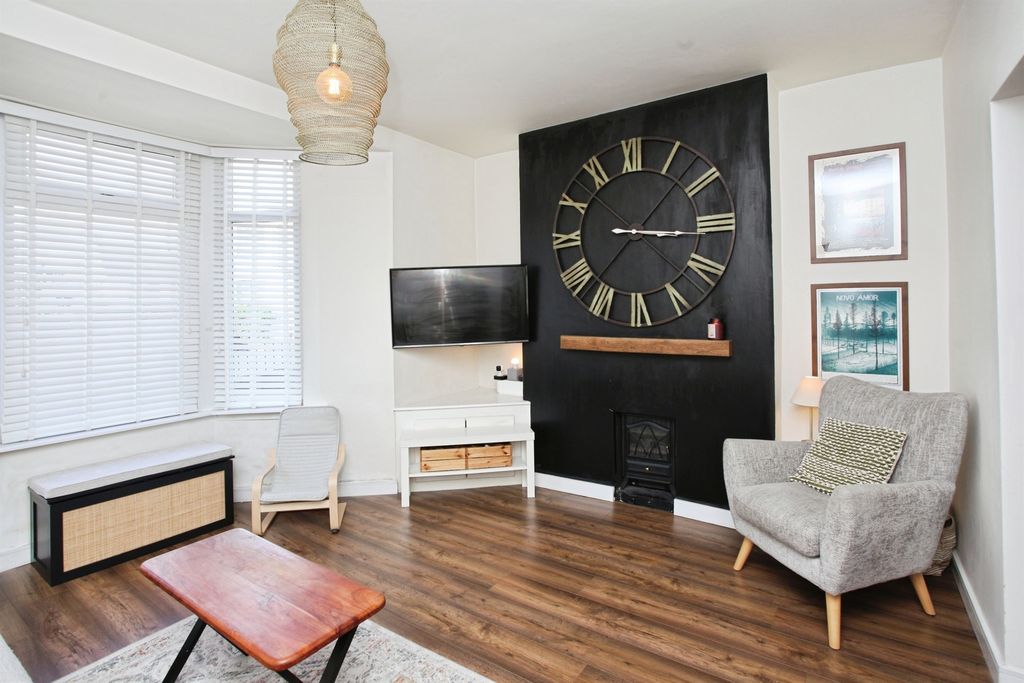 Property photo 2 of 24