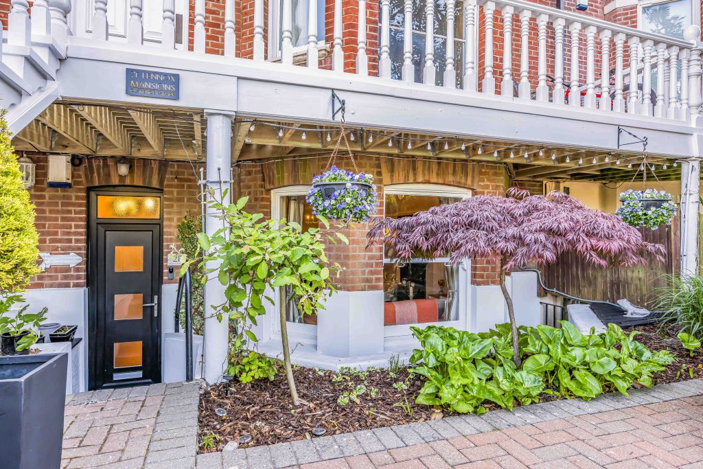 Property photo 2 of 18 2F Lennox Mansions, Clarence Parade, Southsea-40