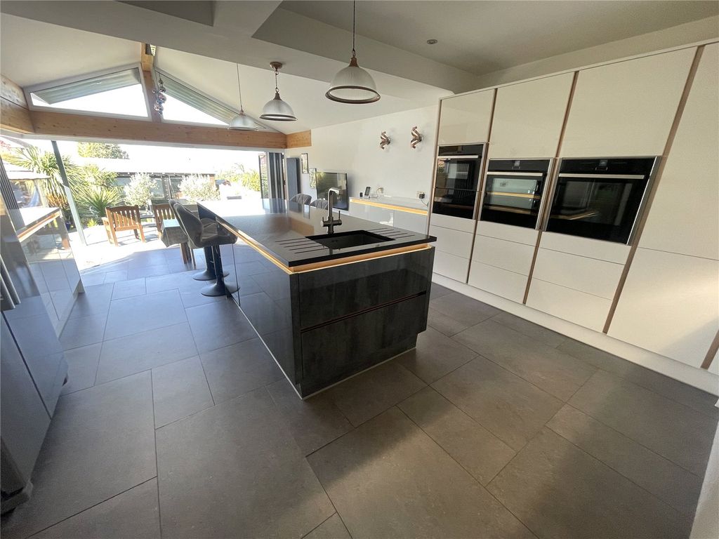 Property photo 2 of 28 Picture No. 05