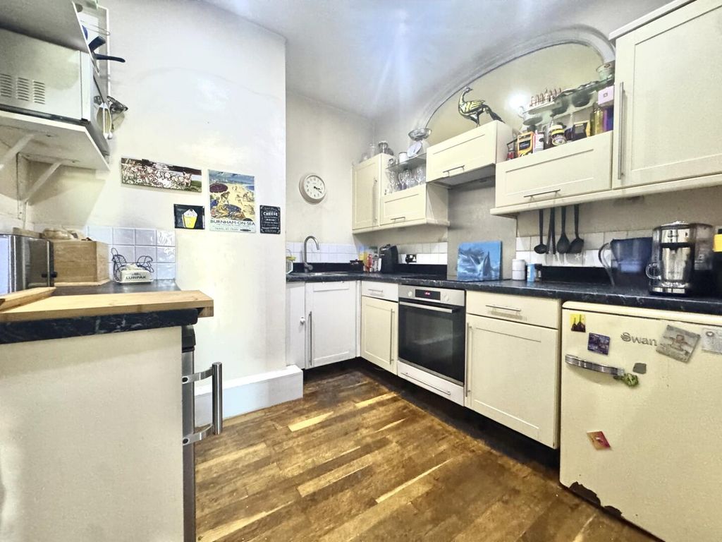 Property photo 2 of 9 Kitchen