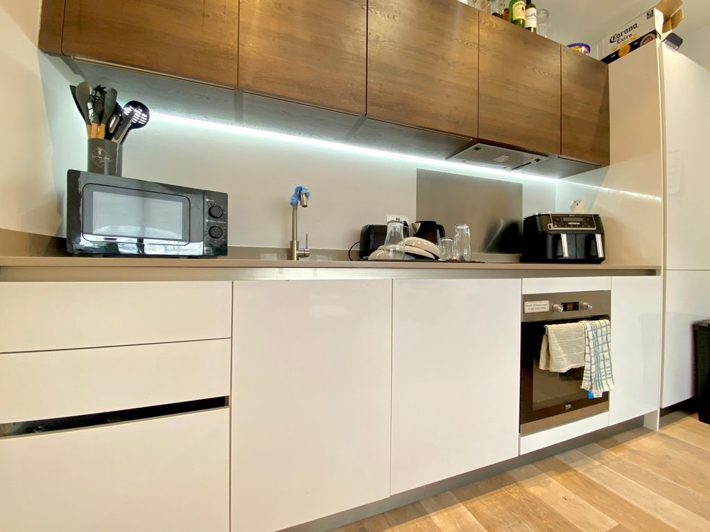 Property photo 3 of 7 Kitchen