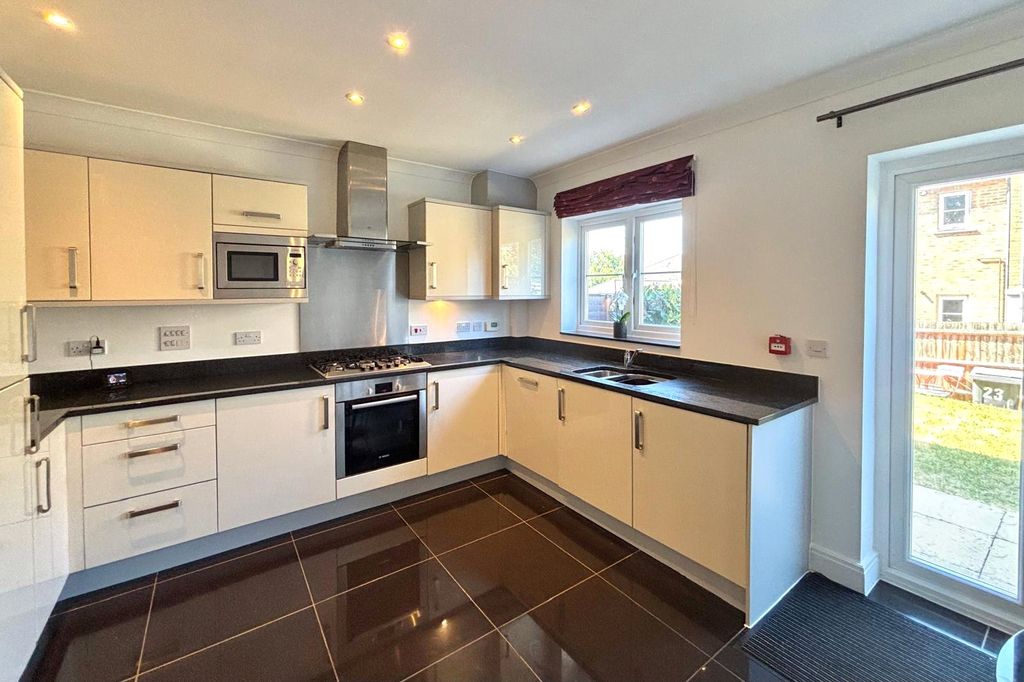 Property photo 2 of 17 Picture No. 08
