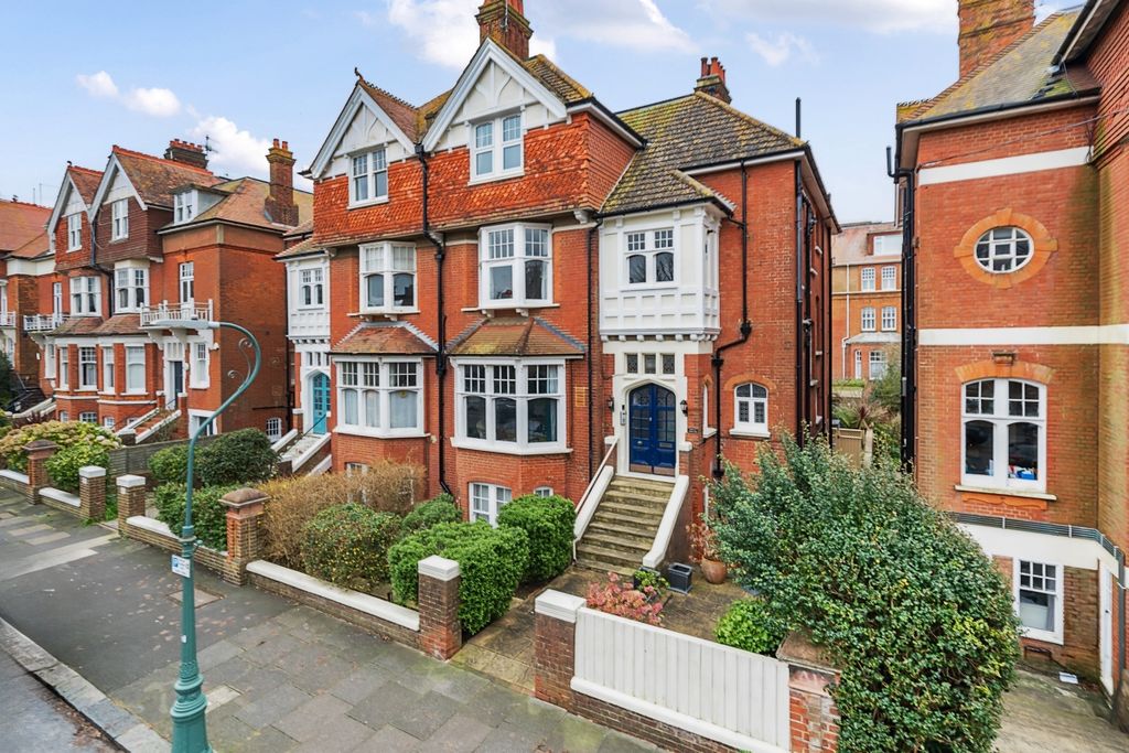 Property photo 2 of 10