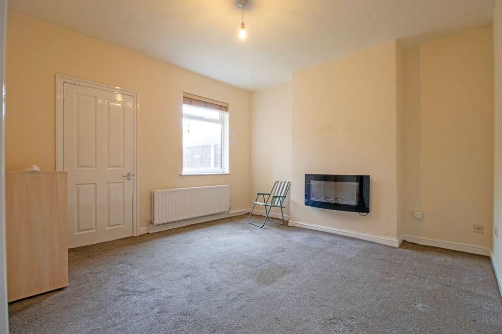 Property photo 3 of 12