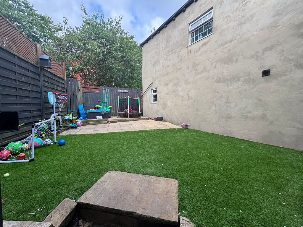 Property photo 3 of 14 Back Garden 1