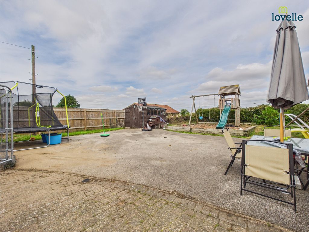Property photo 3 of 23