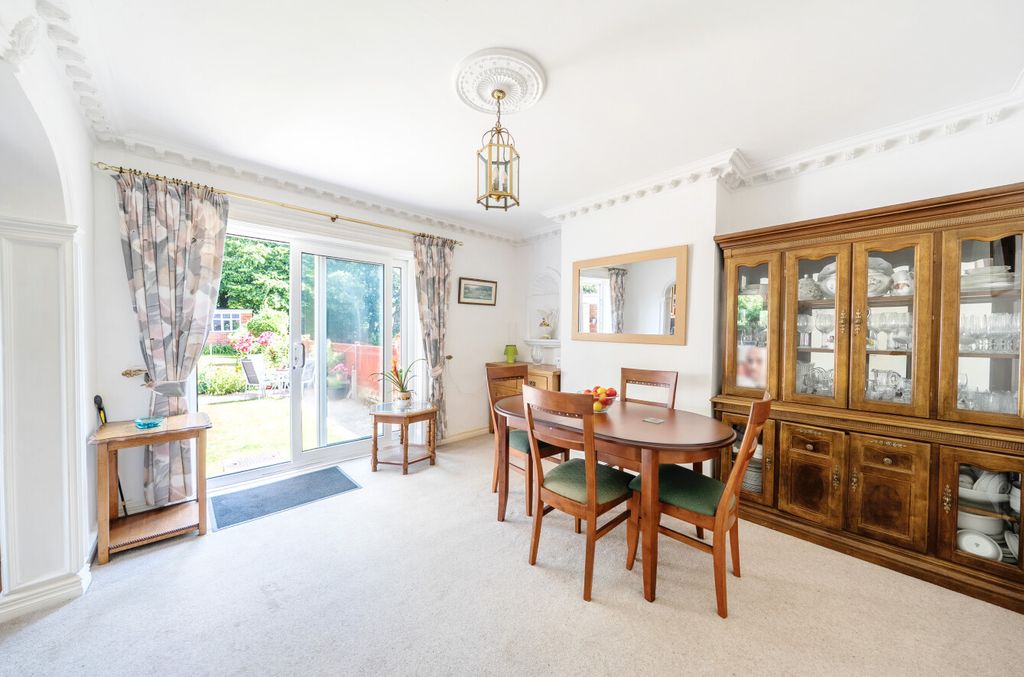 Property photo 3 of 14 1321275-44-686d03...