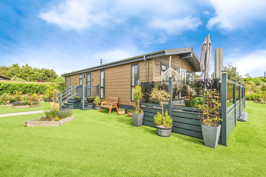 Property photo 2 of 20