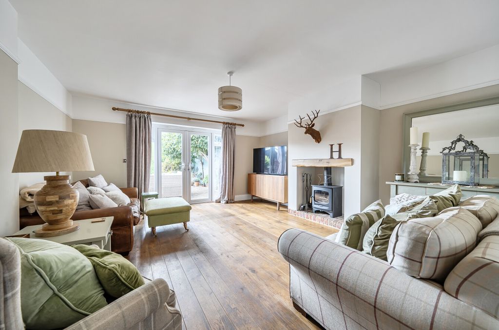 Property photo 2 of 14 1510946-19-6A85E8...