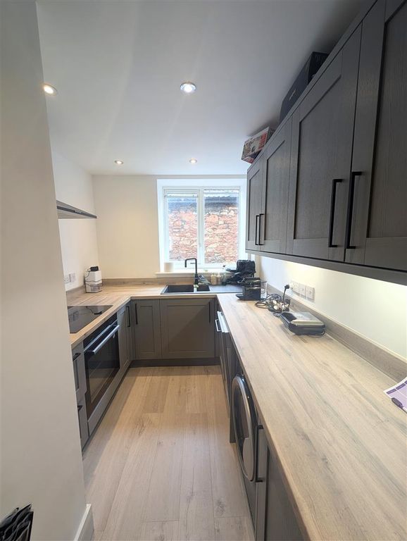 Property photo 2 of 7 Kitchen