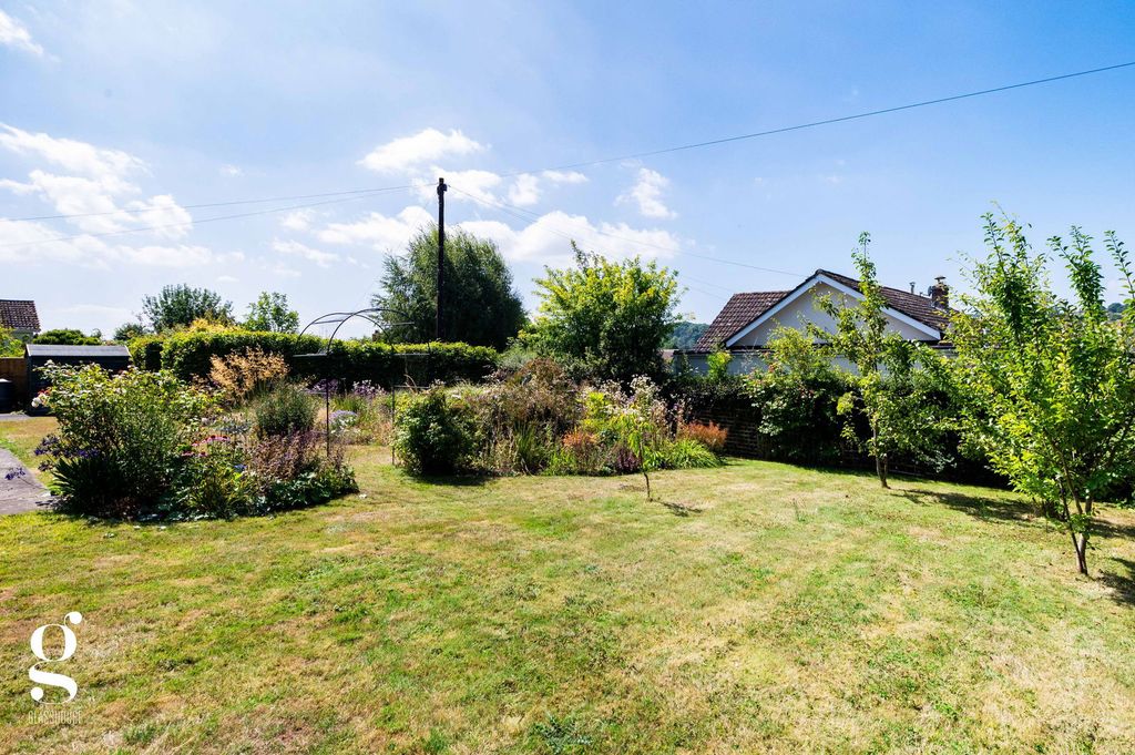 Property photo 2 of 20