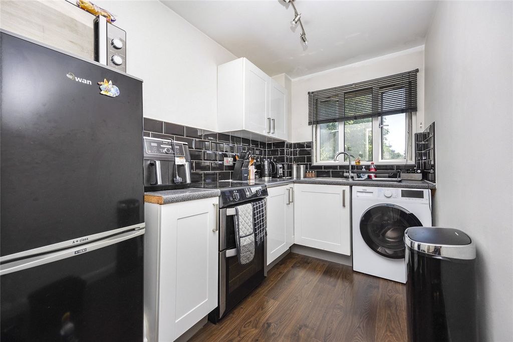 Property photo 2 of 17 Picture No. 23