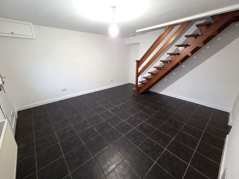 Property photo 3 of 19 Photo 6