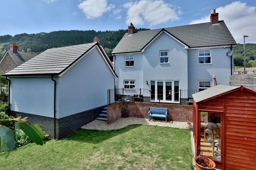Property photo 2 of 34