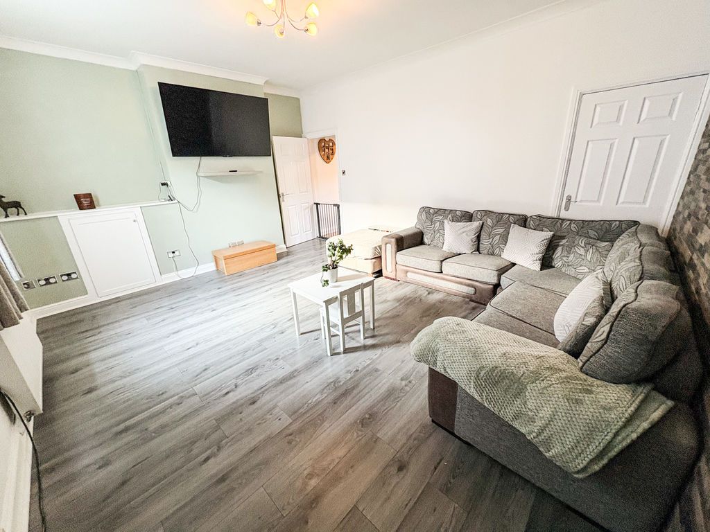 Property photo 2 of 9 Photo 6