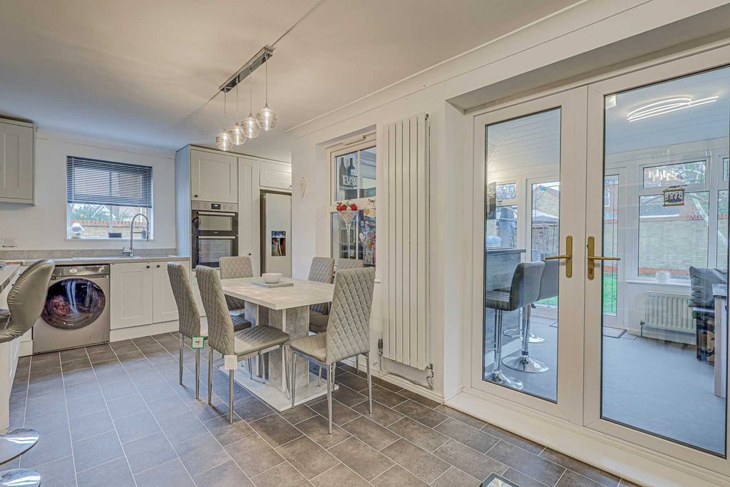 Property photo 2 of 35