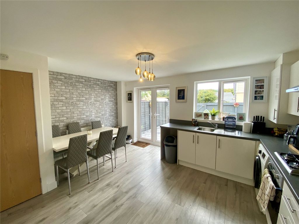 Property photo 2 of 20 Picture No. 11