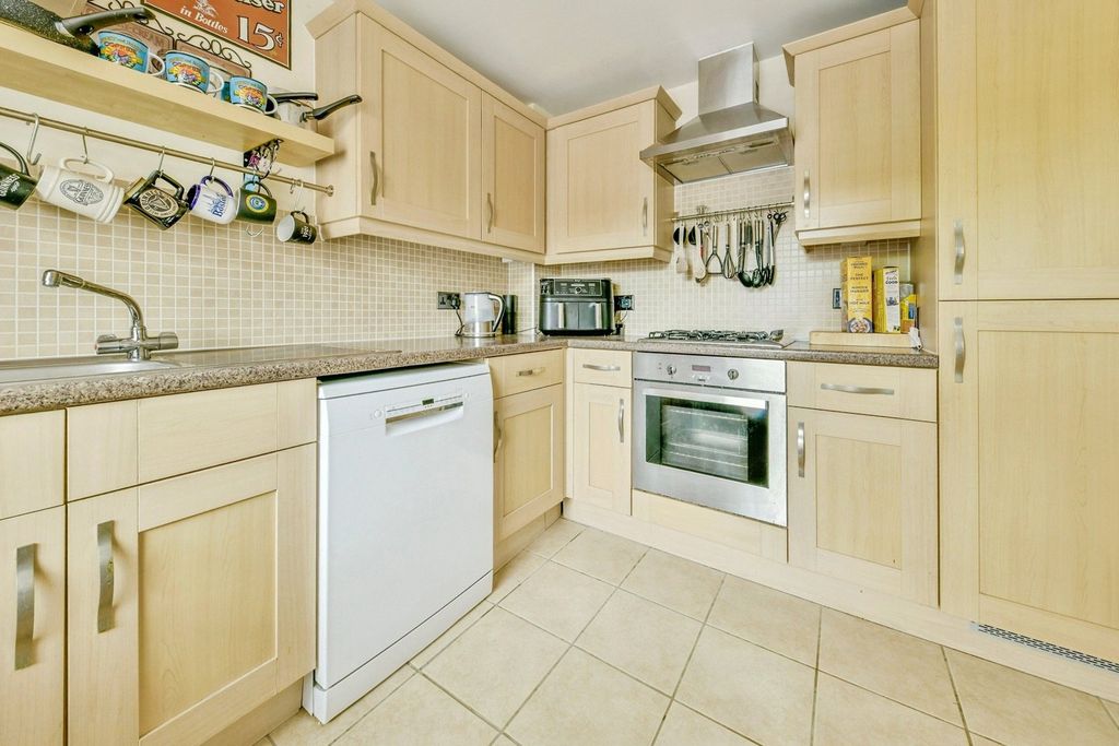 Property photo 2 of 17 Kitchen