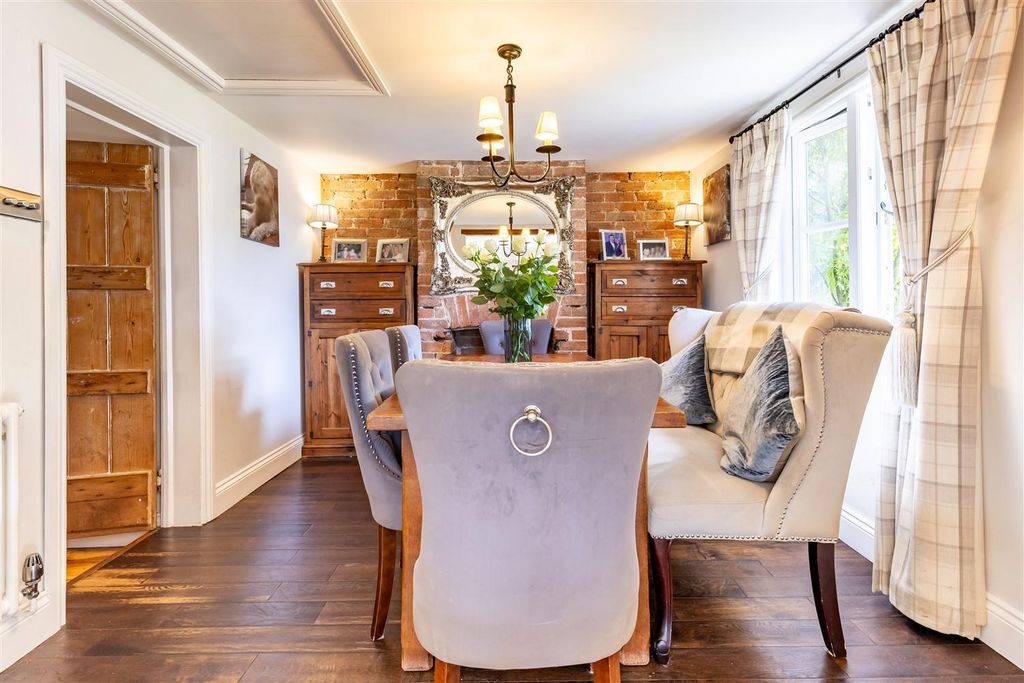 Property photo 3 of 42 Willow Cottage 43 Berwick Ln  (3).Jpg