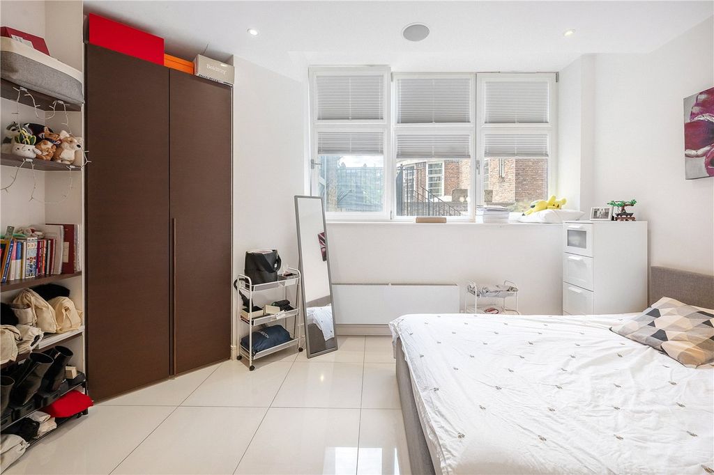 Property photo 2 of 10 Studio