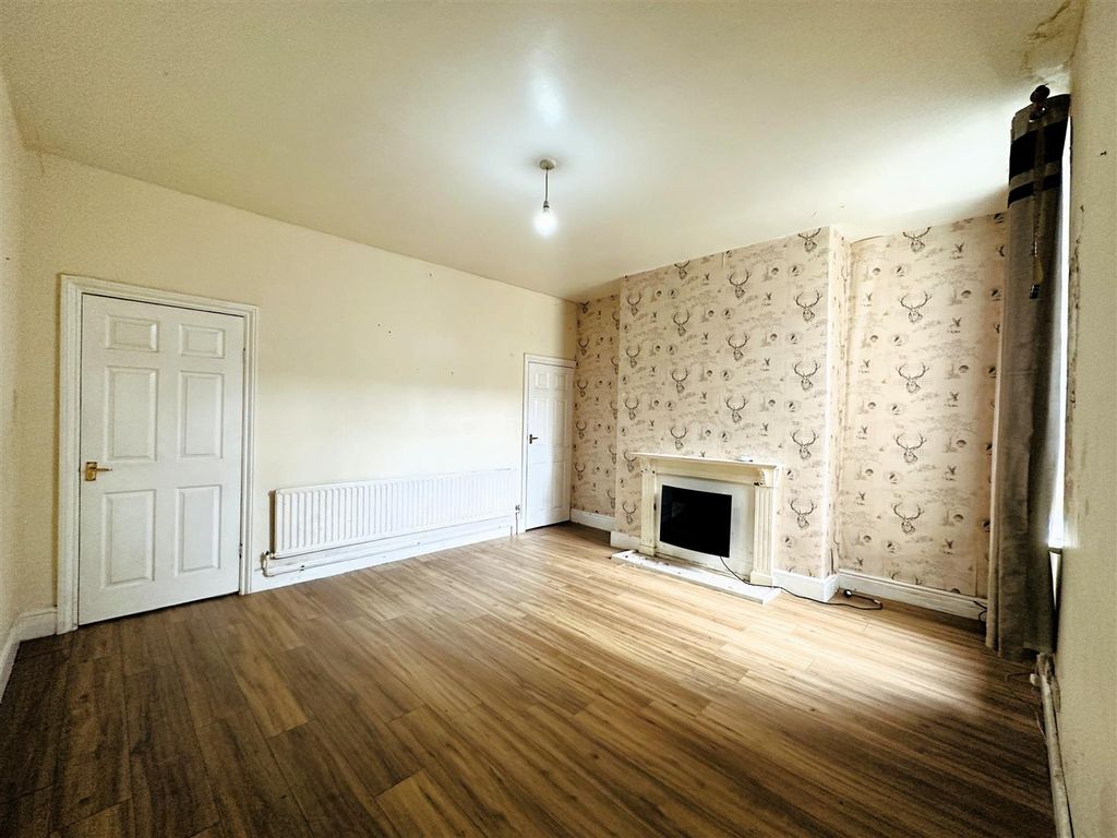 Property photo 2 of 14 Lounge