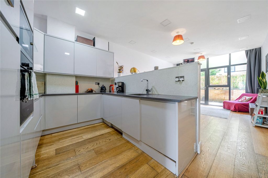 Property photo 2 of 21 Picture No. 01